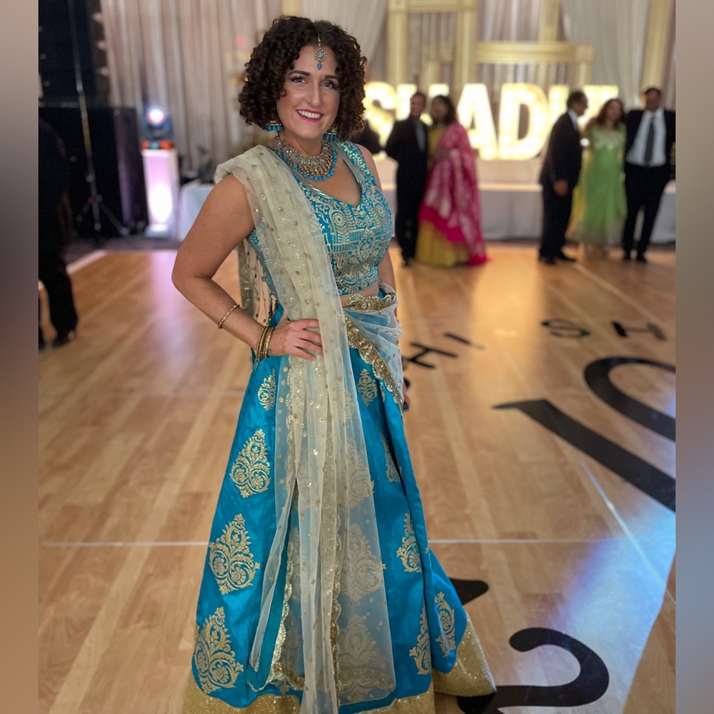 Authentic embroidered imported Indian silk wedding lehenga - Picture 2 of 16